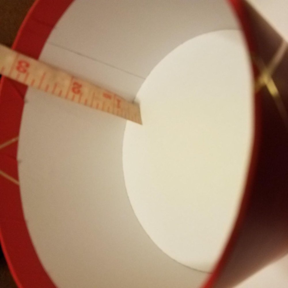 Circle Gift Box Red And Gold - Picture 7 of 8